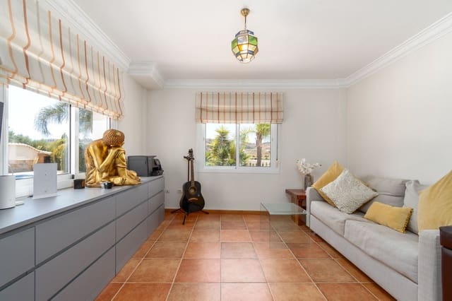 Chalet de 4 habitaciones en La Cala de Mijas, Mijas en venta con piscina garaje - 960.000 € (Ref: 9540111)
