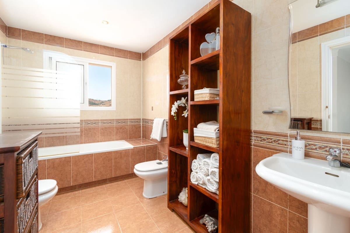 Chalet de 4 habitaciones en La Cala de Mijas en venta con piscina garaje - 960.000 € (Ref: 9540111)
