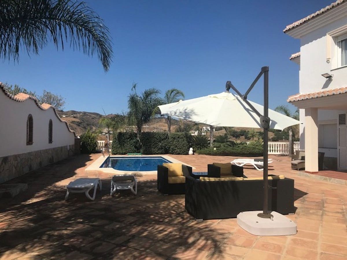 Chalet de 4 habitaciones en La Cala de Mijas en venta con piscina garaje - 960.000 € (Ref: 9540111)