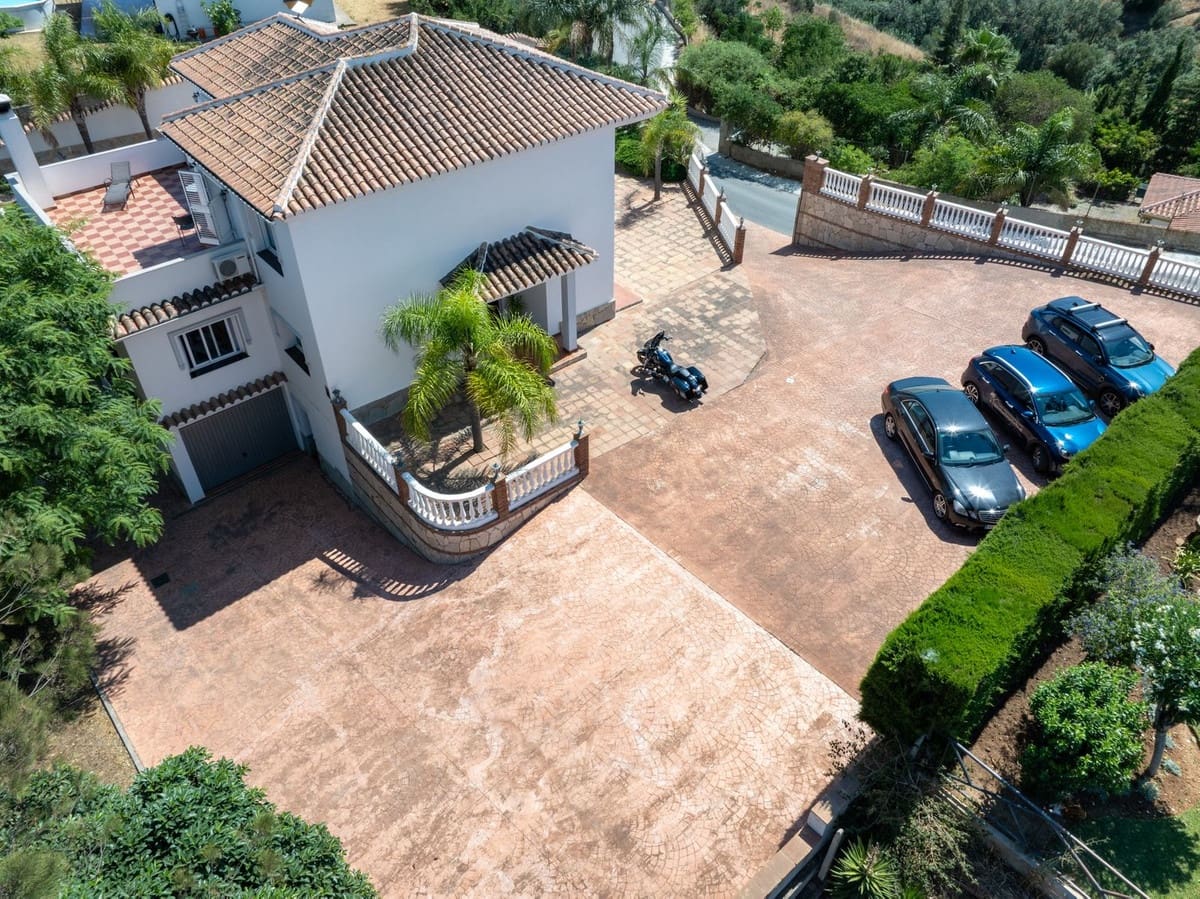 Chalet de 4 habitaciones en La Cala de Mijas en venta con piscina garaje - 960.000 € (Ref: 9540111)