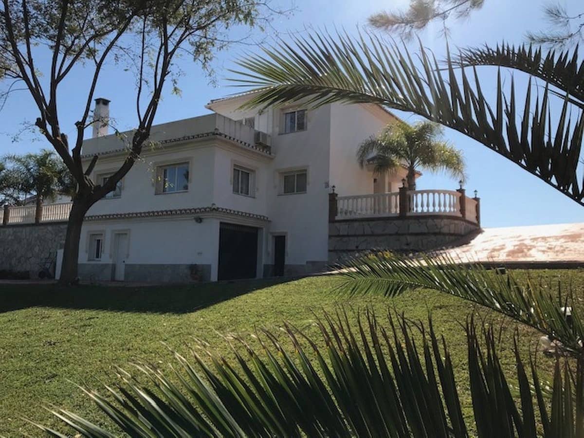 Chalet de 4 habitaciones en La Cala de Mijas en venta con piscina garaje - 960.000 € (Ref: 9540111)