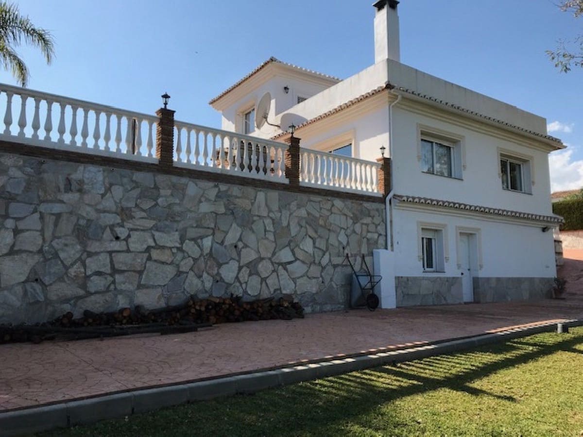 Chalet de 4 habitaciones en La Cala de Mijas en venta con piscina garaje - 960.000 € (Ref: 9540111)