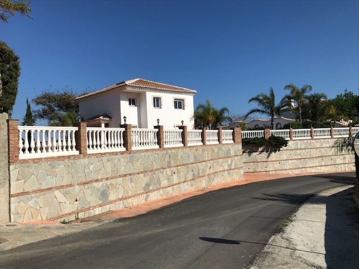 Chalet de 4 habitaciones en La Cala de Mijas en venta con piscina garaje - 960.000 € (Ref: 9540111)