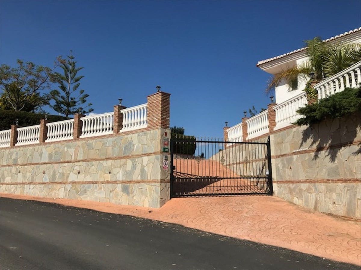 Chalet de 4 habitaciones en La Cala de Mijas en venta con piscina garaje - 960.000 € (Ref: 9540111)