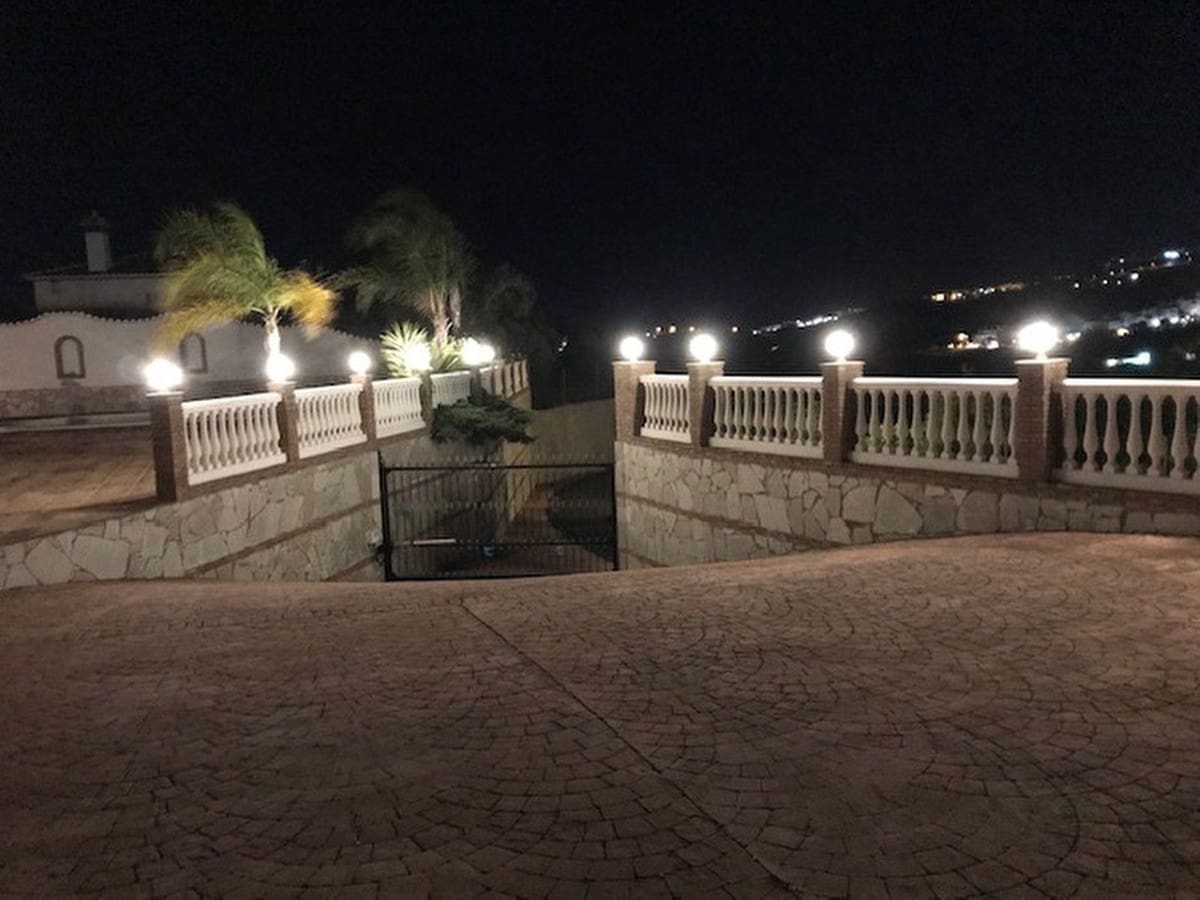 Chalet de 4 habitaciones en La Cala de Mijas en venta con piscina garaje - 960.000 € (Ref: 9540111)