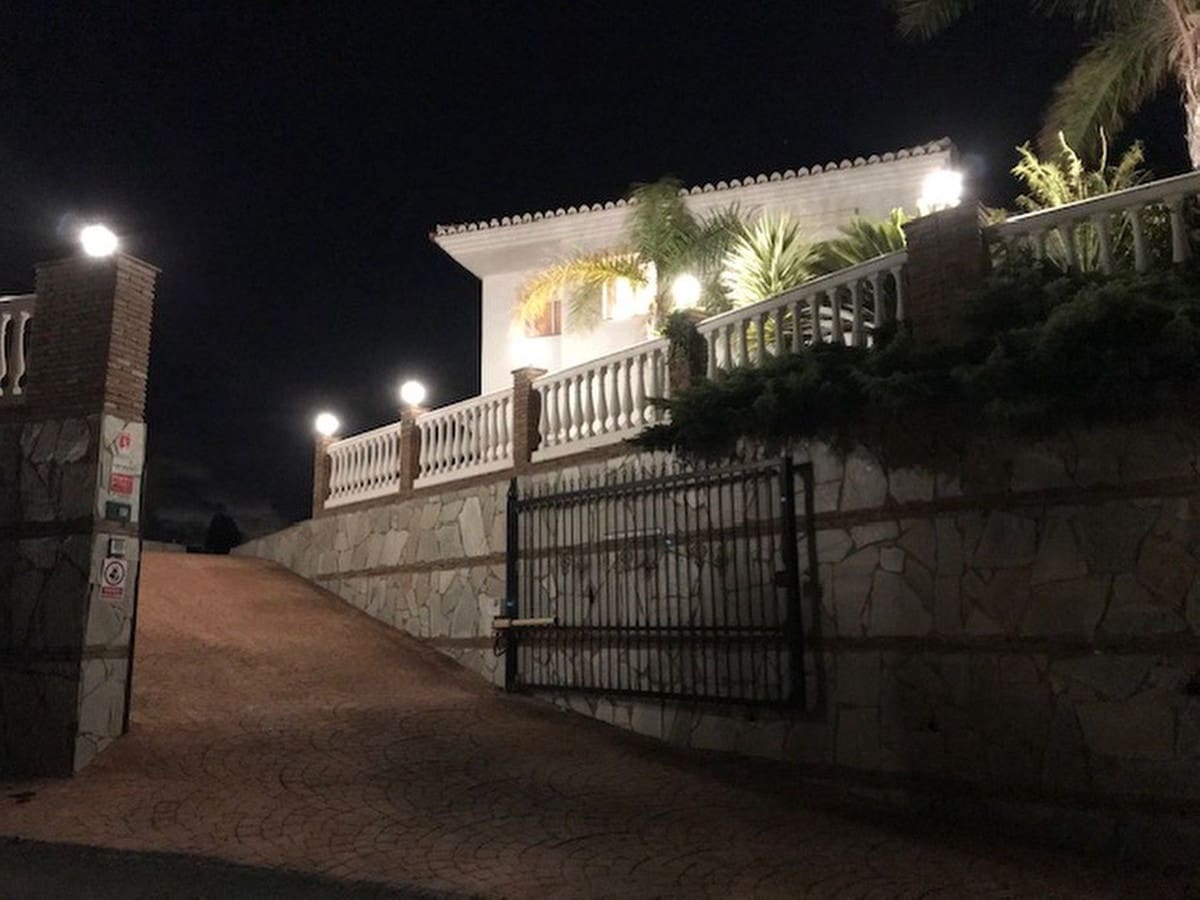 Chalet de 4 habitaciones en La Cala de Mijas en venta con piscina garaje - 960.000 € (Ref: 9540111)