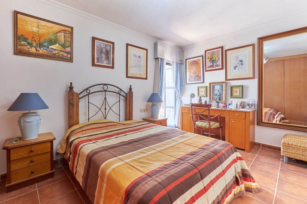 7 soveværelse Byhus til salg i Marbella - € 999.999 (Ref: 9540114)