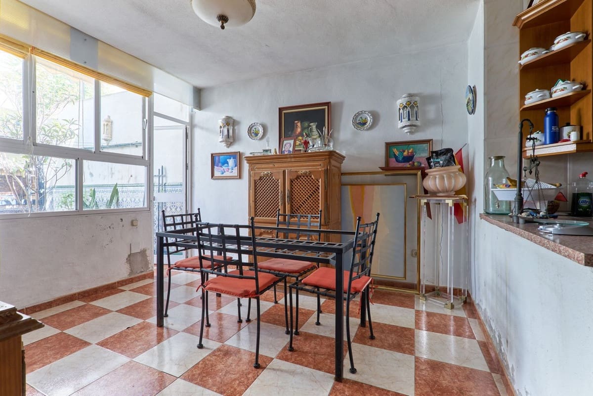 7 soveværelse Byhus til salg i Marbella - € 999.999 (Ref: 9540114)