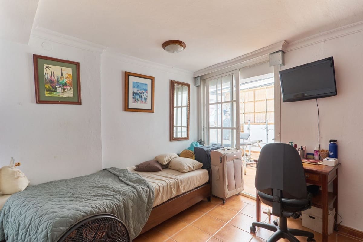 7 soveværelse Byhus til salg i Marbella - € 999.999 (Ref: 9540114)