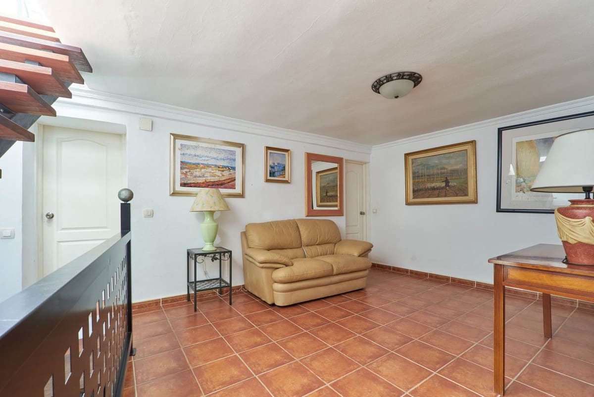 7 soveværelse Byhus til salg i Marbella - € 999.999 (Ref: 9540114)