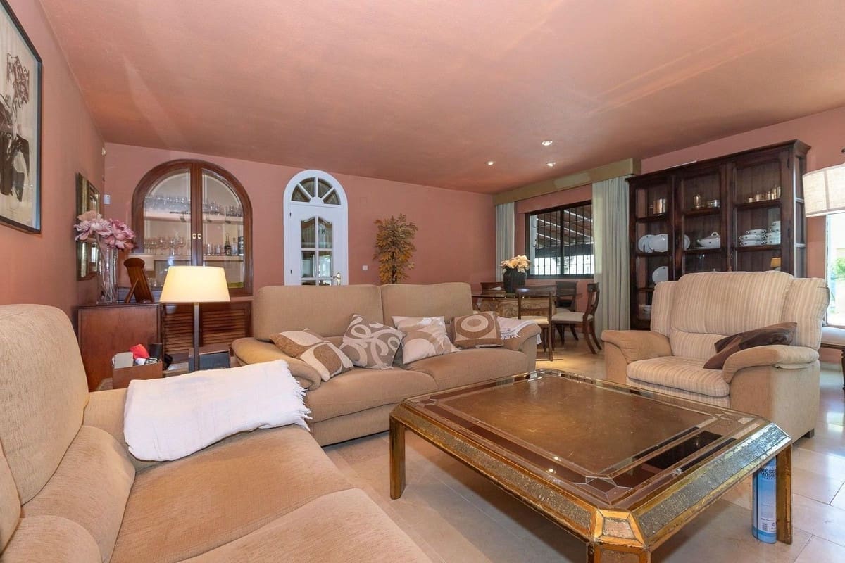 4 bedroom Townhouse for sale in Estepona with pool - € 1,012,500 (Ref: 9540116)