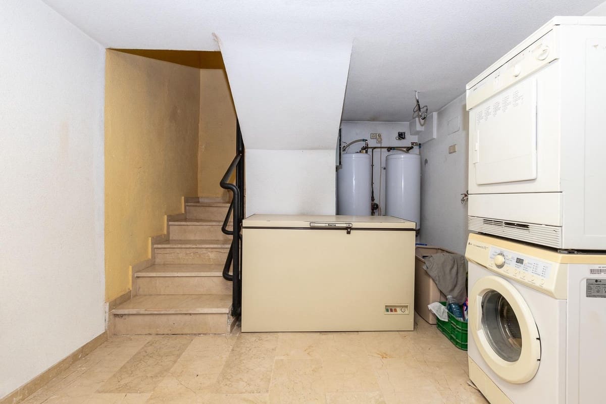 4 bedroom Townhouse for sale in Estepona with pool - € 1,012,500 (Ref: 9540116)