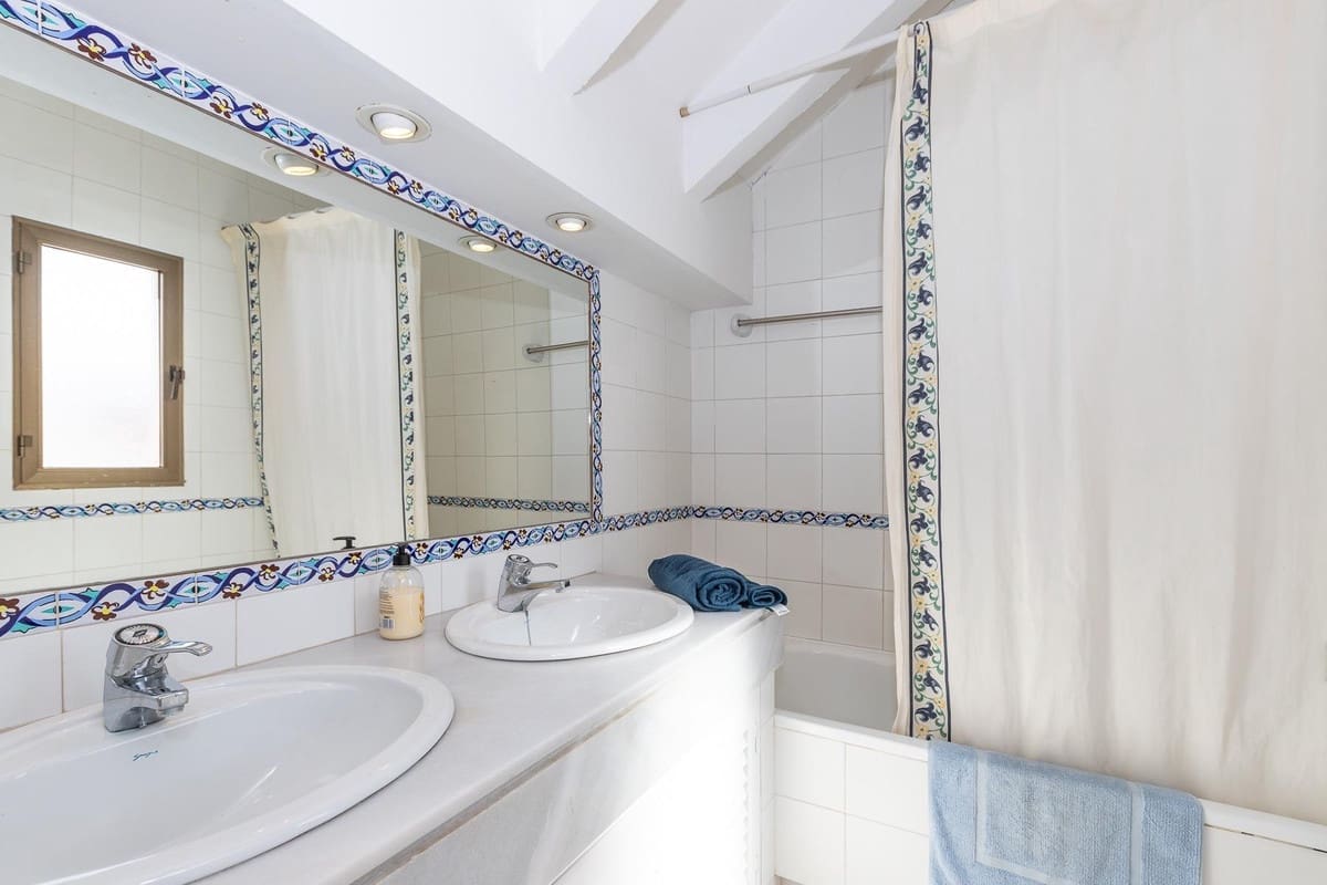 4 camera da letto Casa in vendita in Estepona con piscina - 1.050.000 € (Rif: 9540116)