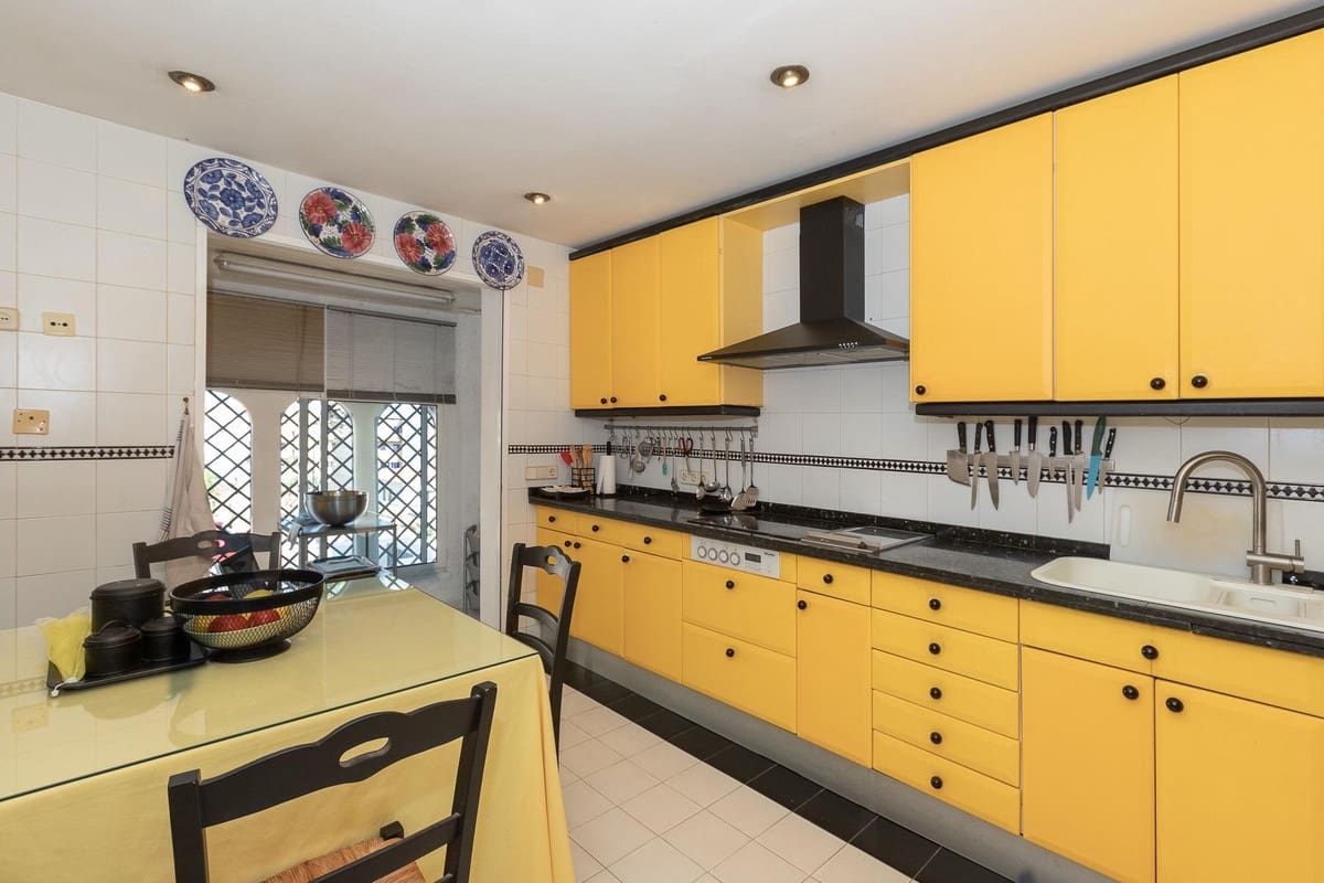 4 camera da letto Casa in vendita in Estepona con piscina - 1.050.000 € (Rif: 9540116)