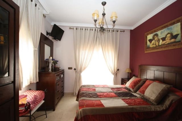 3 slaapkamer Villa te koop in Las Chapas, Marbella met zwembad - € 1.025.000 (Ref: 9540117)