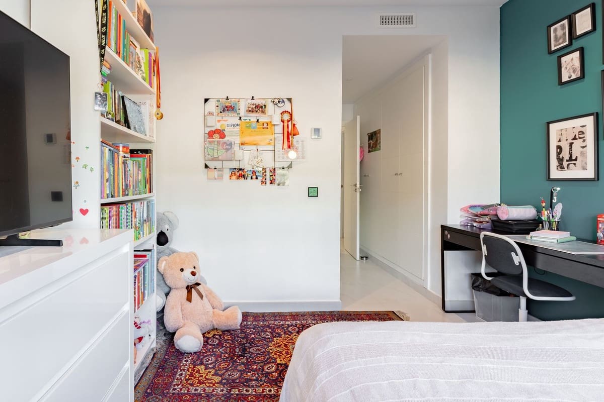 4 chambre Appartement à vendre à Estepona avec piscine - 1 049 000 € (Ref: 9540123)