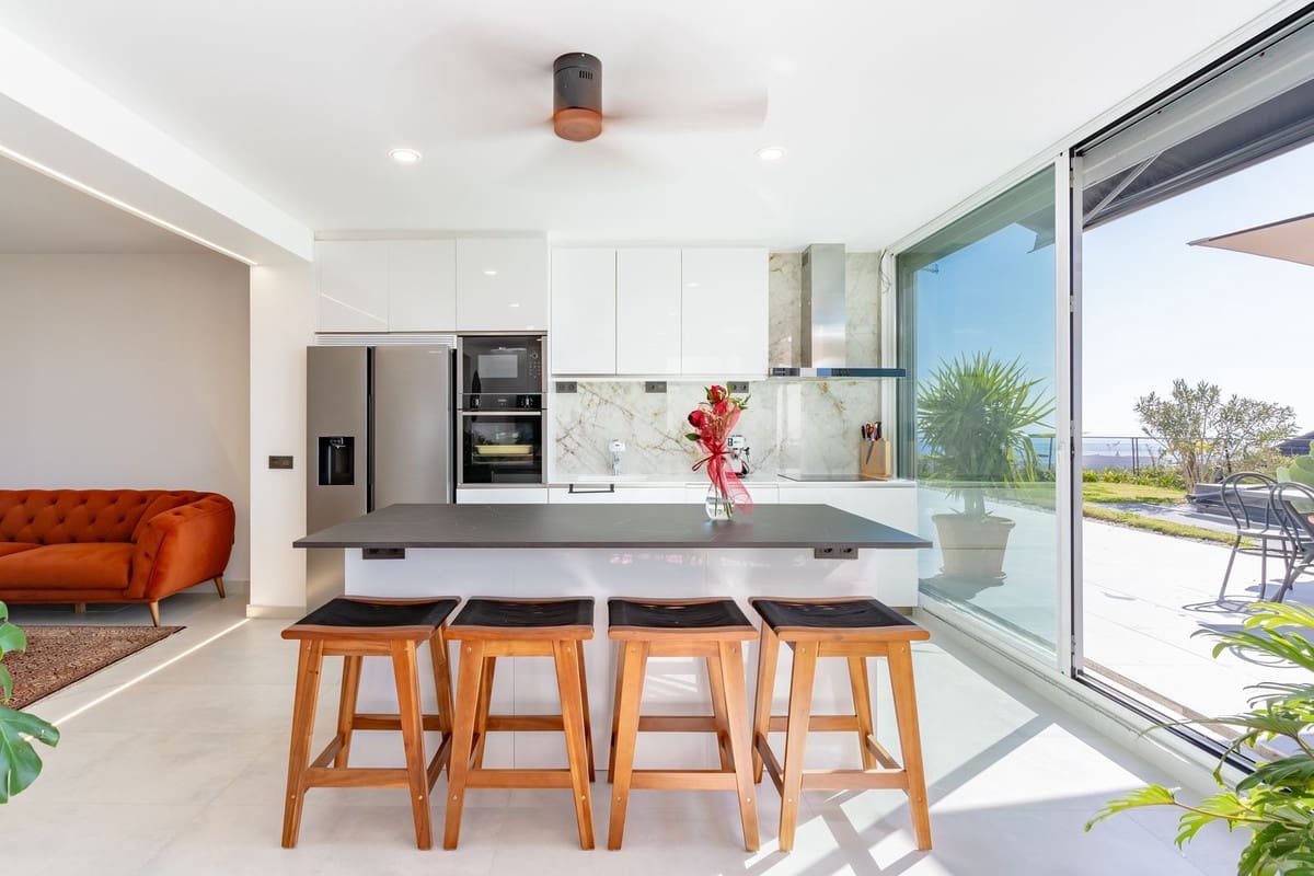 4 chambre Appartement à vendre à Estepona avec piscine - 1 049 000 € (Ref: 9540123)