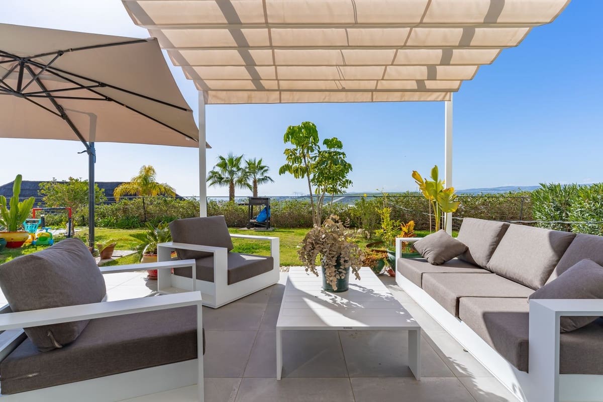 4 chambre Appartement à vendre à Estepona avec piscine - 1 049 000 € (Ref: 9540123)