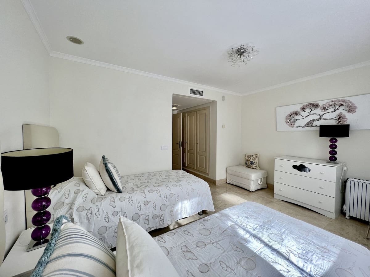 2 soverom Leilighet til salgs i Golden Mile med svømmebasseng - € 1 050 000 (Ref: 9540124)