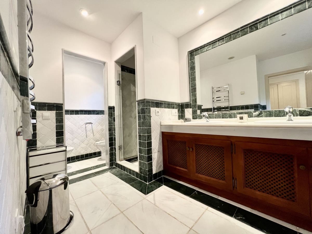 2 soverom Leilighet til salgs i Golden Mile med svømmebasseng - € 1 050 000 (Ref: 9540124)