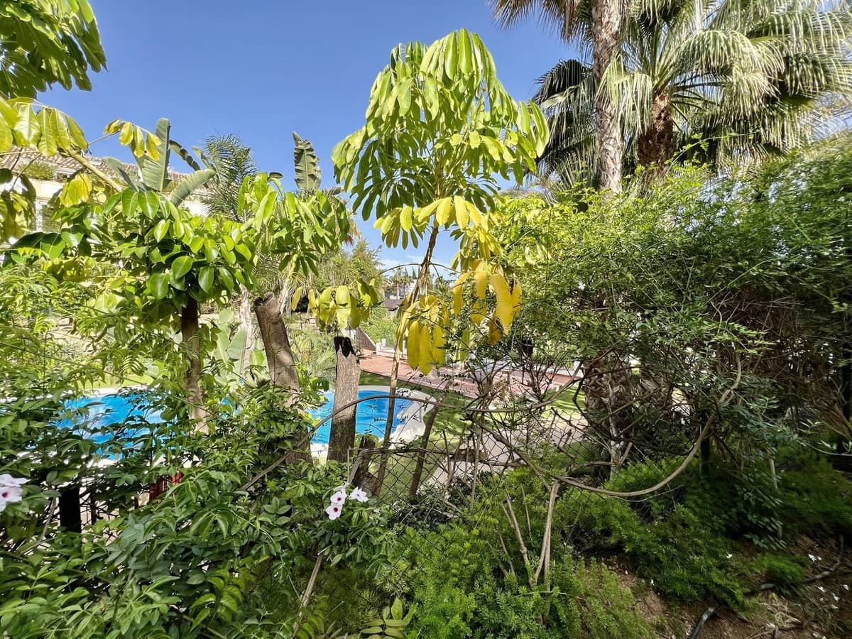 2 soverom Leilighet til salgs i Golden Mile med svømmebasseng - € 1 050 000 (Ref: 9540124)