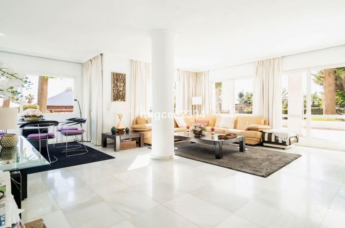 Apartamento de 4 habitaciones en San Pedro de Alcantara en venta con piscina garaje - 1.050.000 € (Ref: 9540125)