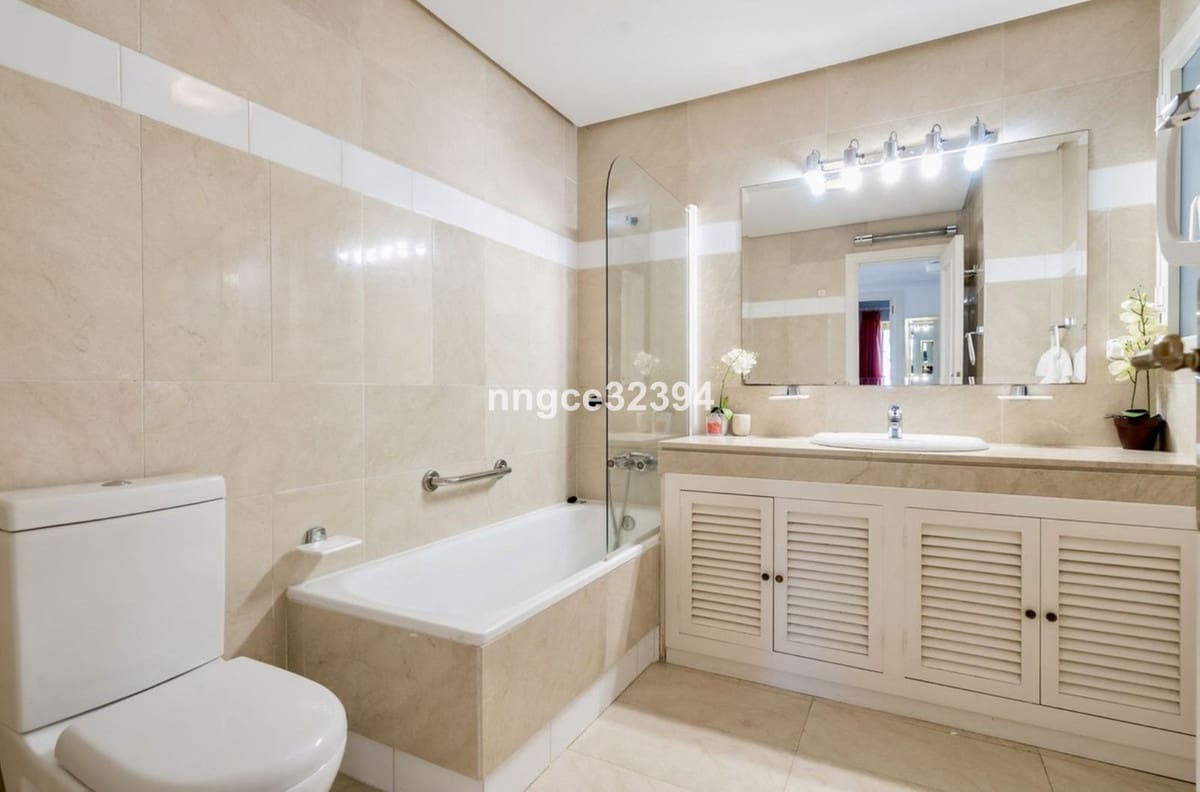 Apartamento de 4 habitaciones en San Pedro de Alcantara en venta con piscina garaje - 1.050.000 € (Ref: 9540125)