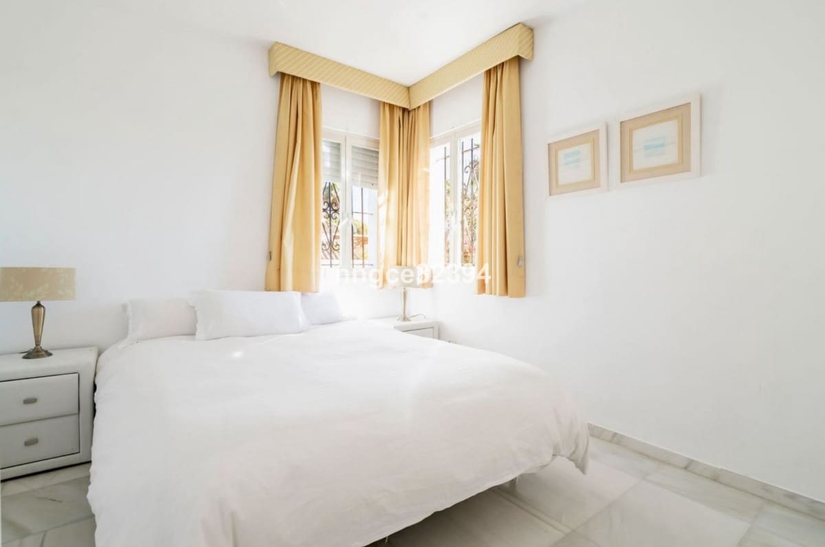 Apartamento de 4 habitaciones en San Pedro de Alcantara en venta con piscina garaje - 1.050.000 € (Ref: 9540125)