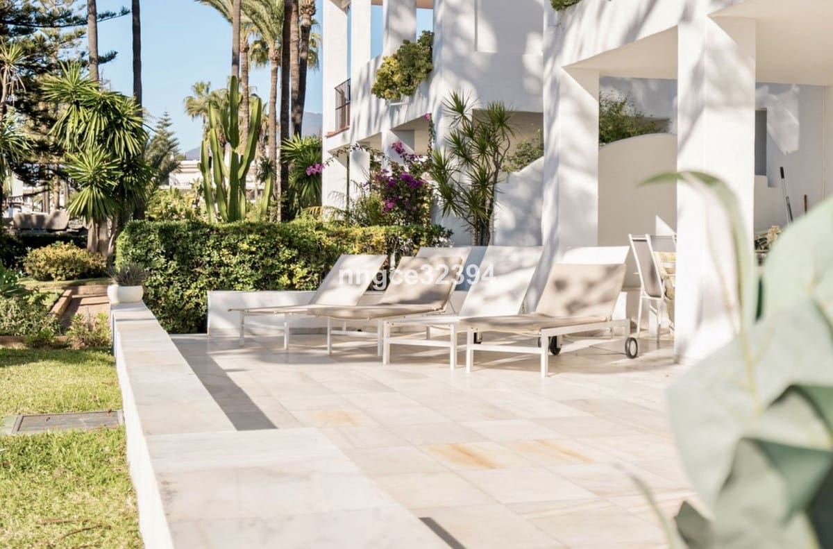 Apartamento de 4 habitaciones en San Pedro de Alcantara en venta con piscina garaje - 1.050.000 € (Ref: 9540125)