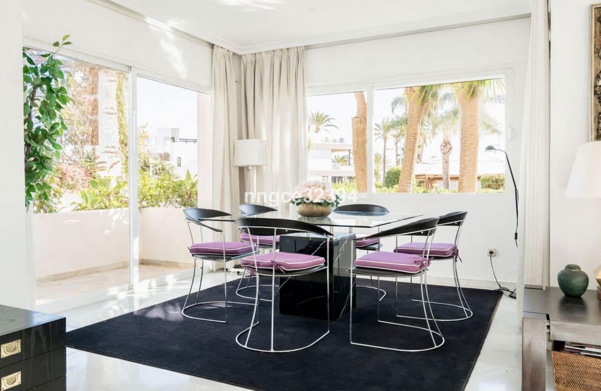 Apartamento de 4 habitaciones en San Pedro de Alcantara en venta con piscina garaje - 1.050.000 € (Ref: 9540125)