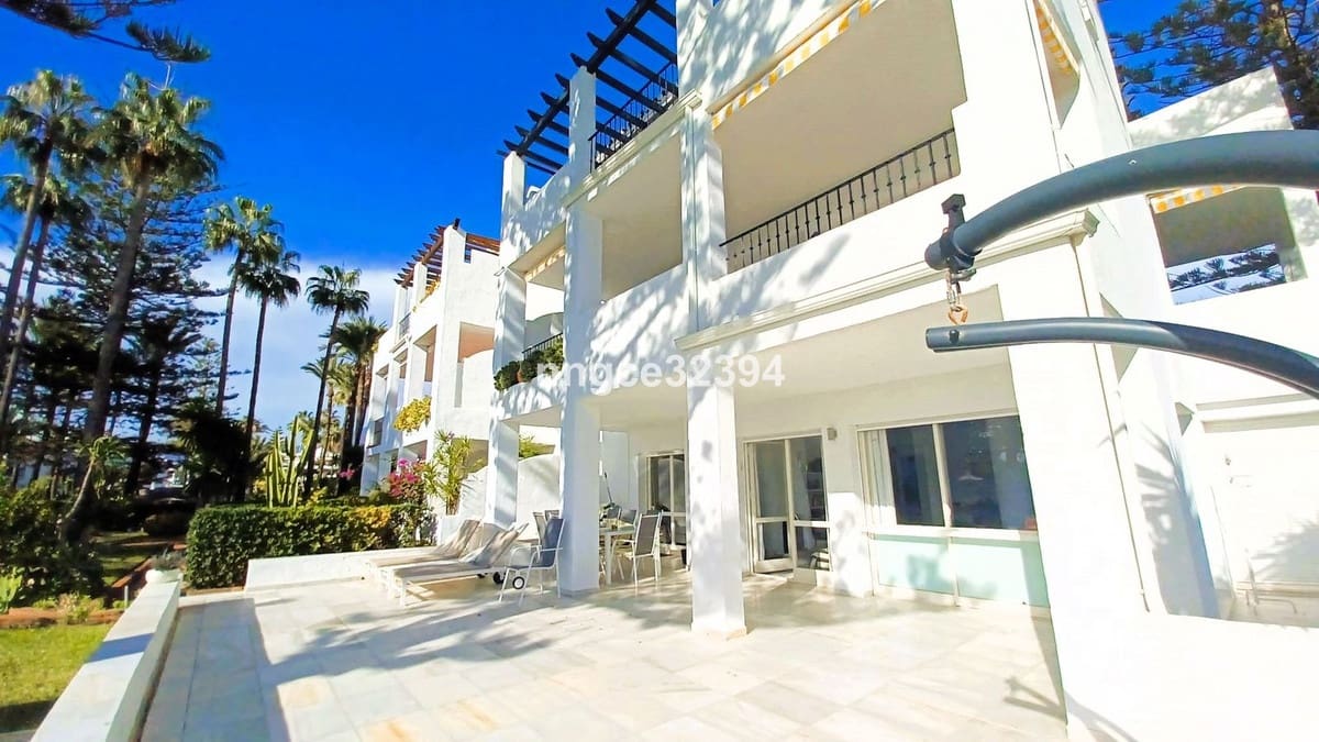 Apartamento de 4 habitaciones en San Pedro de Alcantara en venta con piscina garaje - 1.050.000 € (Ref: 9540125)