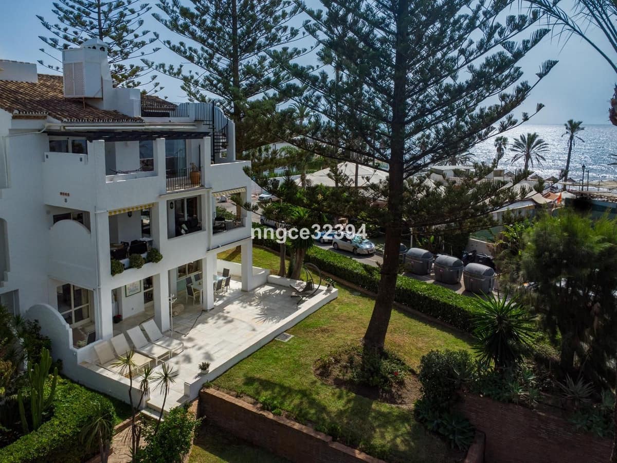 Apartamento de 4 habitaciones en San Pedro de Alcantara en venta con piscina garaje - 1.050.000 € (Ref: 9540125)