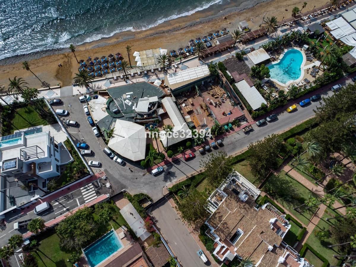 Apartamento de 4 habitaciones en San Pedro de Alcantara en venta con piscina garaje - 1.050.000 € (Ref: 9540125)