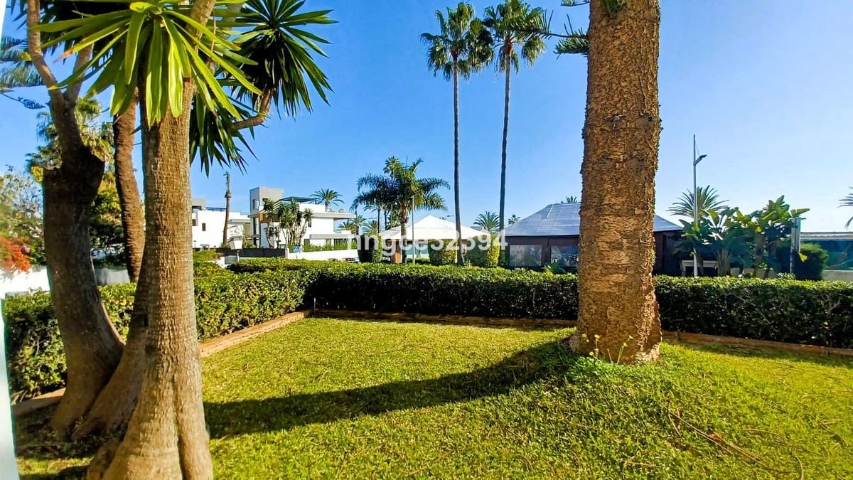 Apartamento de 4 habitaciones en San Pedro de Alcantara en venta con piscina garaje - 1.050.000 € (Ref: 9540125)