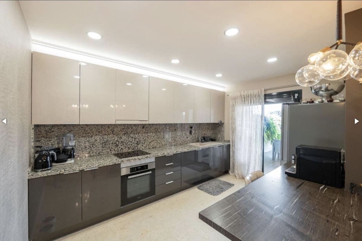 5 sypialnia Apartament na sprzedaż w Benahavis z basenem garażem - 1 050 000 € (Ref: 9540126)