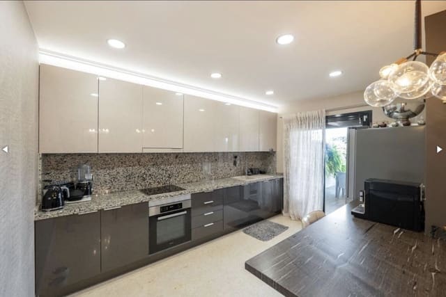 5 sypialnia Apartament na sprzedaż w Benahavís pueblo, Benahavís z basenem garażem - 1 050 000 € (Ref: 9540126)