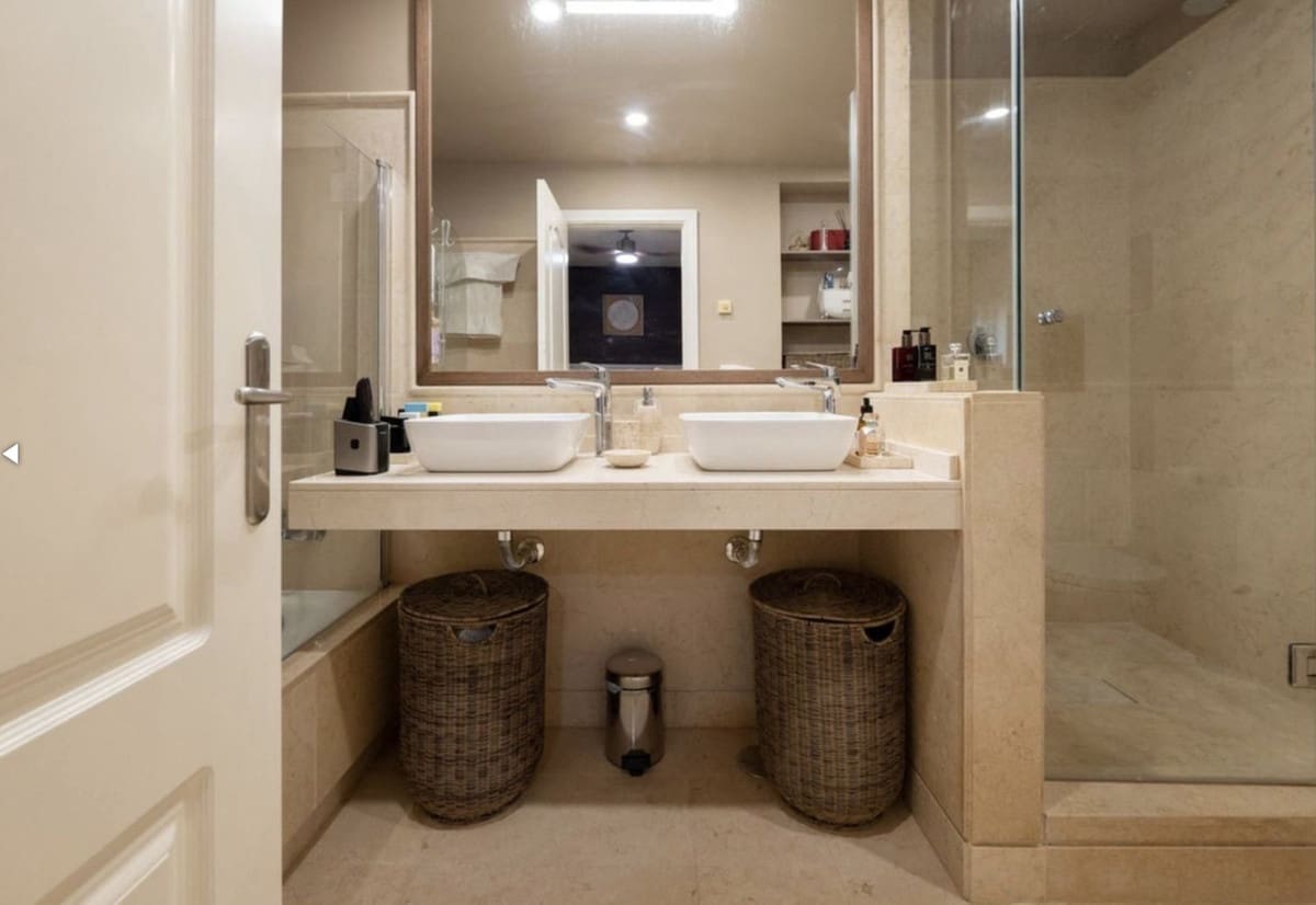 5 sypialnia Apartament na sprzedaż w Benahavis z basenem garażem - 1 050 000 € (Ref: 9540126)