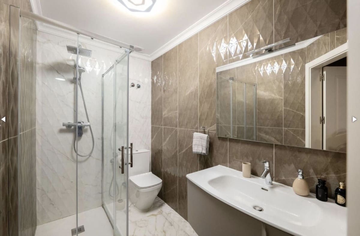 5 sypialnia Apartament na sprzedaż w Benahavis z basenem garażem - 1 050 000 € (Ref: 9540126)