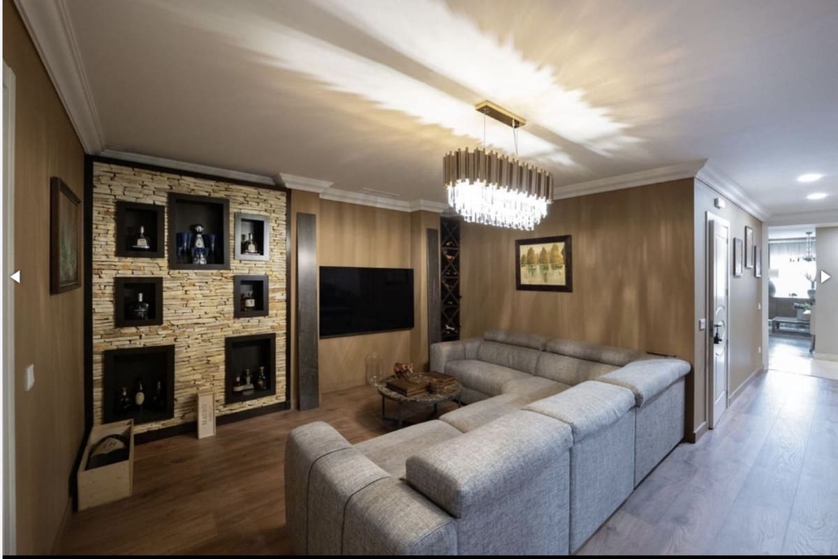 5 sypialnia Apartament na sprzedaż w Benahavis z basenem garażem - 1 050 000 € (Ref: 9540126)