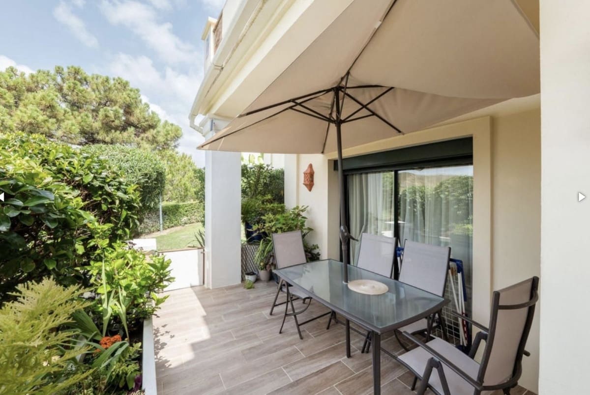 5 sypialnia Apartament na sprzedaż w Benahavis z basenem garażem - 1 050 000 € (Ref: 9540126)