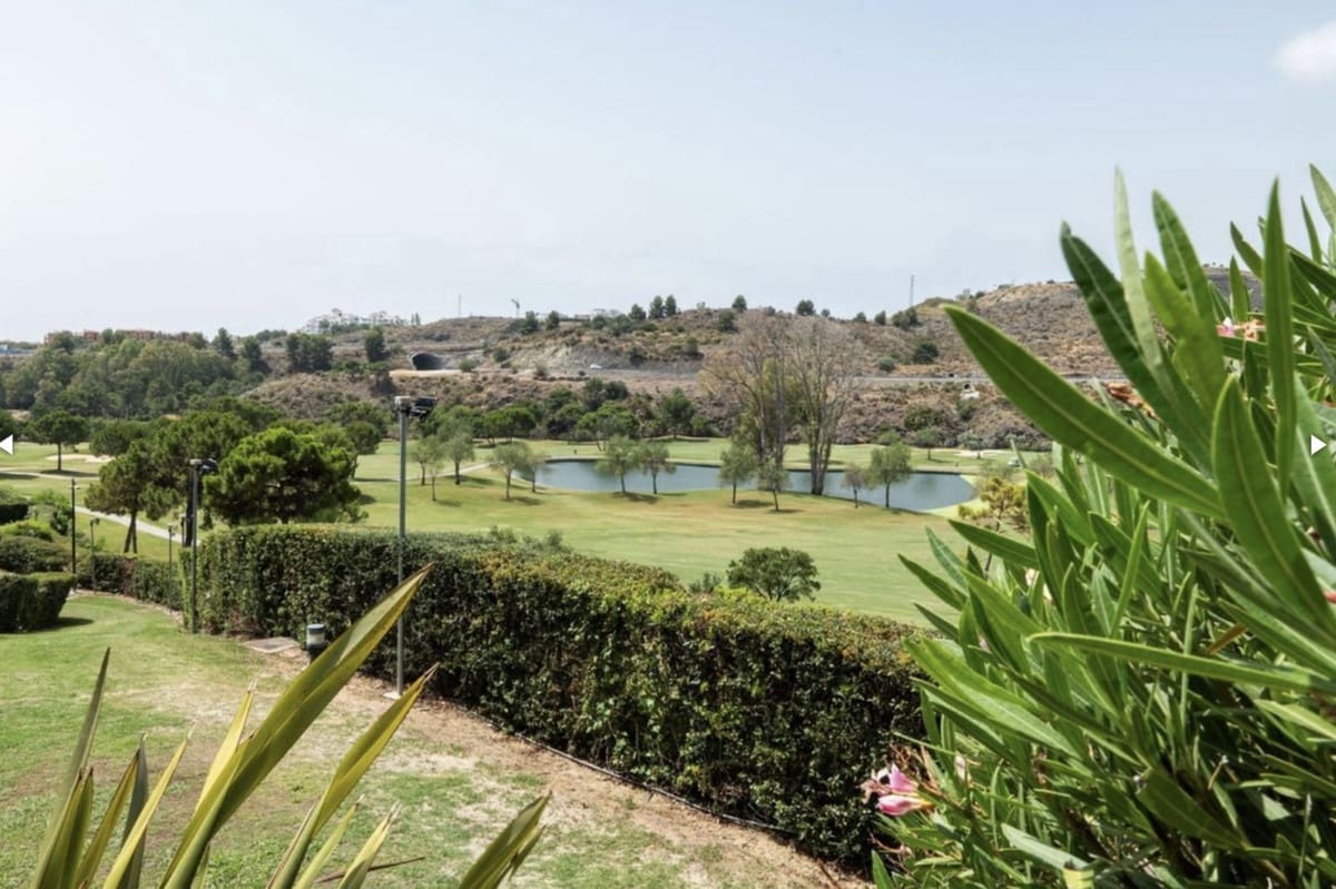 5 sypialnia Apartament na sprzedaż w Benahavis z basenem garażem - 1 050 000 € (Ref: 9540126)