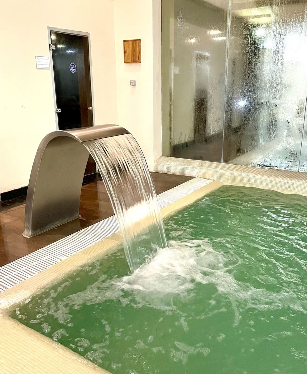 5 sypialnia Apartament na sprzedaż w Benahavis z basenem garażem - 1 050 000 € (Ref: 9540126)