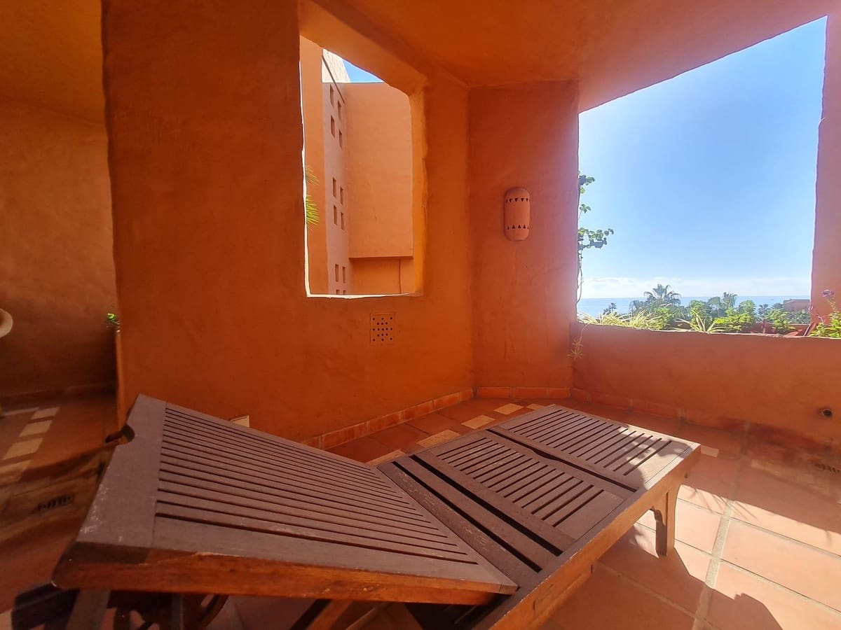 2 soverom Leilighet til salgs i Estepona med svømmebasseng - € 1 050 000 (Ref: 9540127)