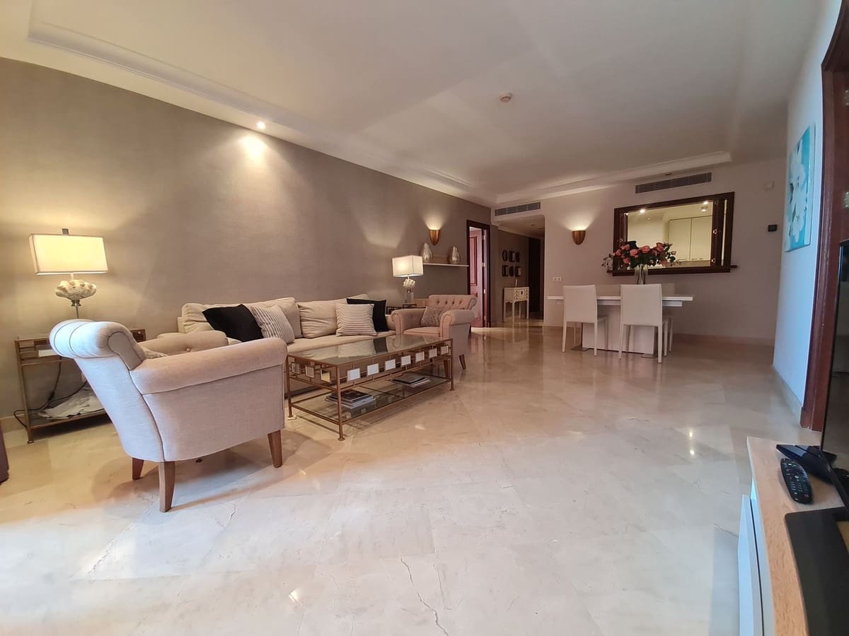 2 soverom Leilighet til salgs i Estepona med svømmebasseng - € 1 050 000 (Ref: 9540127)