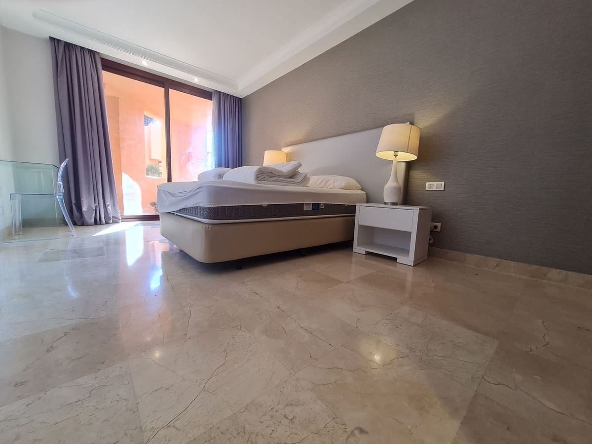 2 soverom Leilighet til salgs i Estepona med svømmebasseng - € 1 050 000 (Ref: 9540127)