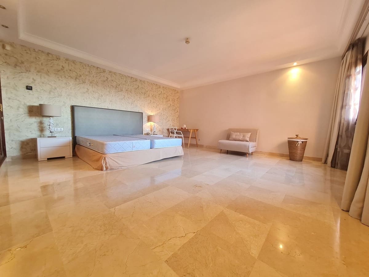 2 soverom Leilighet til salgs i Estepona med svømmebasseng - € 1 050 000 (Ref: 9540127)