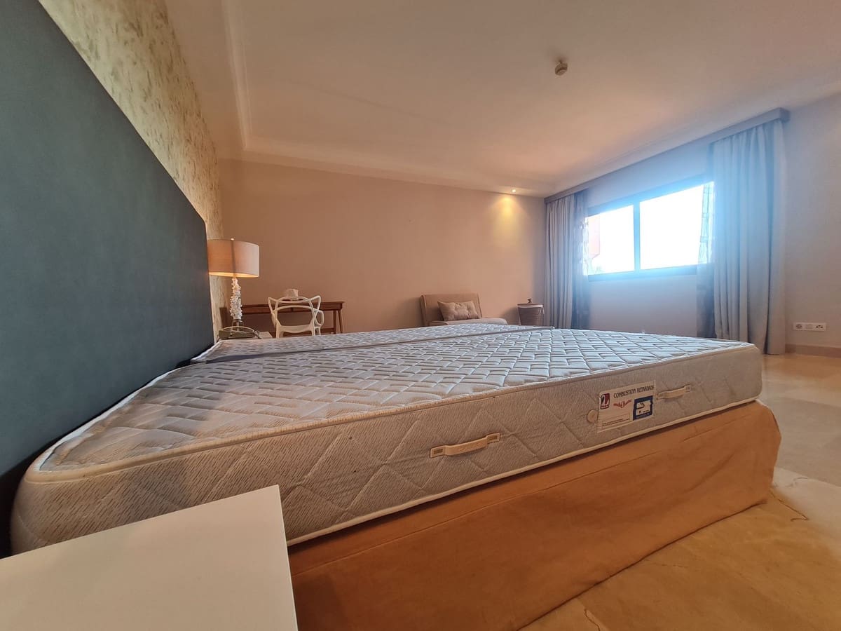 2 soverom Leilighet til salgs i Estepona med svømmebasseng - € 1 050 000 (Ref: 9540127)