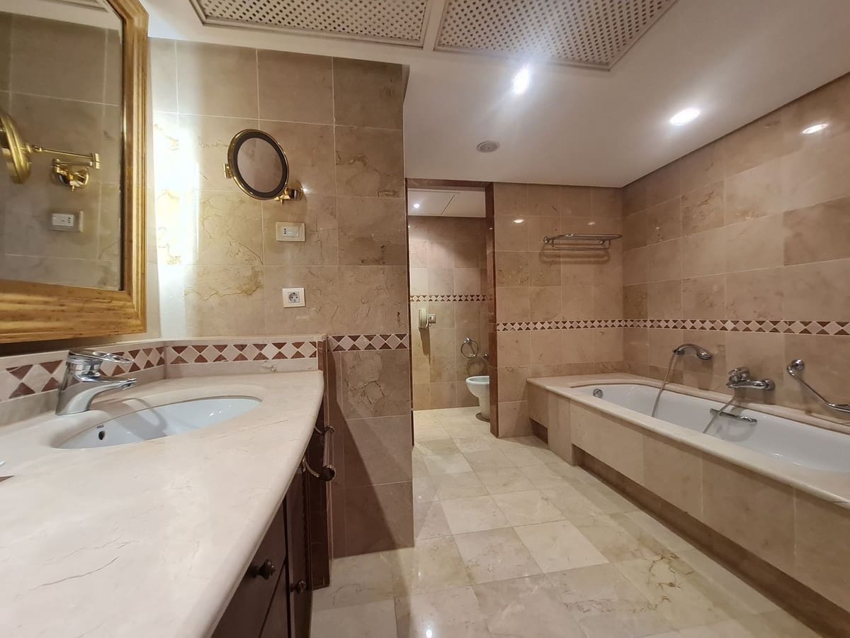 2 soverom Leilighet til salgs i Estepona med svømmebasseng - € 1 050 000 (Ref: 9540127)