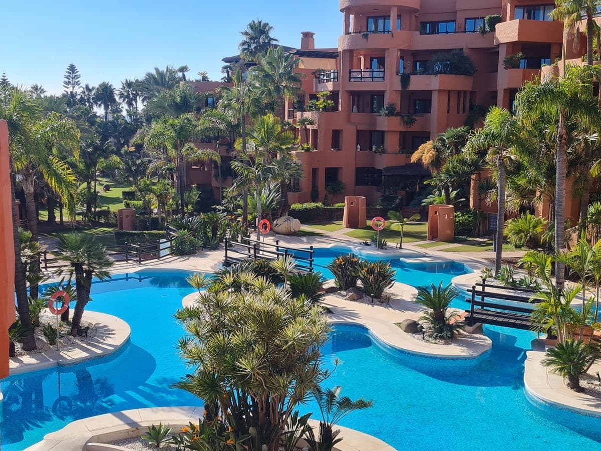 2 soverom Leilighet til salgs i Estepona med svømmebasseng - € 1 050 000 (Ref: 9540127)