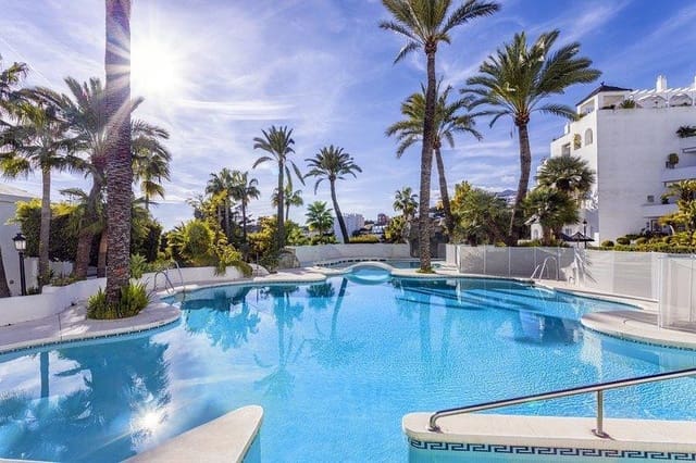 4 soveværelse Lejlighed til salg i Torremolinos med swimmingpool - € 1.050.000 (Ref: 9540128)